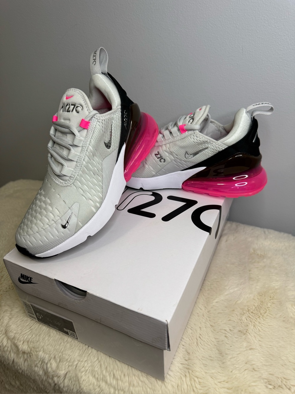 New in box- Nike Women’s Air Max 270 - Light Gray, Black & Hot Pink
